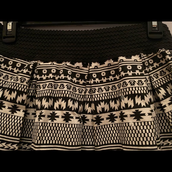 🦋 3/$15 MIAMI black and white Aztec print skater skirt - Picture 3 of 9